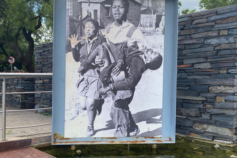 Le tour de Johannesburg, Musée de l&#039;apartheid et sowetoEl tour de la ciudad de Johannesburgo y el municipio de Soweto