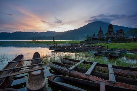 Munduk: Twin Lake Jungle Wandeling, Ulun Danu Tempel, &amp; WatervalTour met trefpunt bij Twin Lake, Munduk