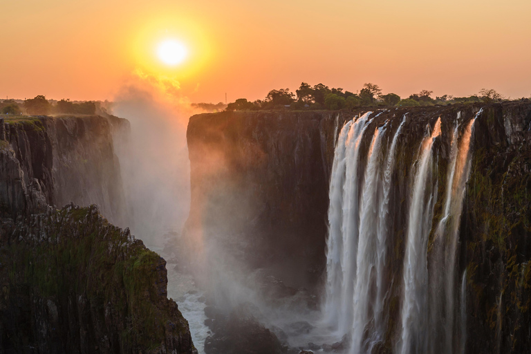 Traslado do aeroporto, passeio pelas Cataratas do Zimbábue e Zâmbia