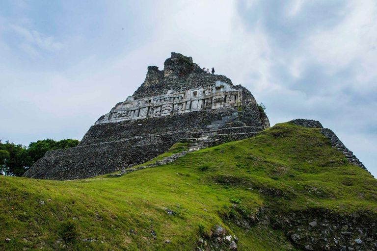 From Belize City: Xunantunich and Cave Kayaking Tour