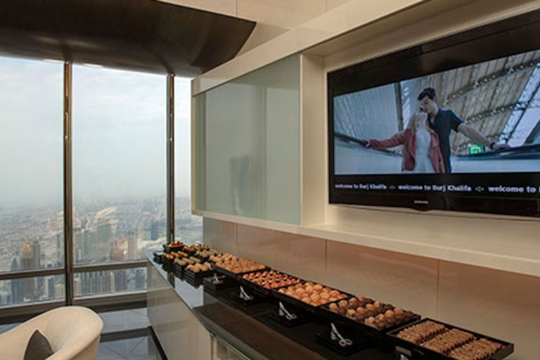 Burj Khalifa: Die Lounge-Eintrittskarte mit einer leichten Mahlzeit