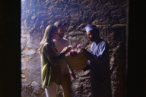 Full-Day Tour: Nizwa Fort, Barkat Al Mouz &amp; Jebel Akhdar