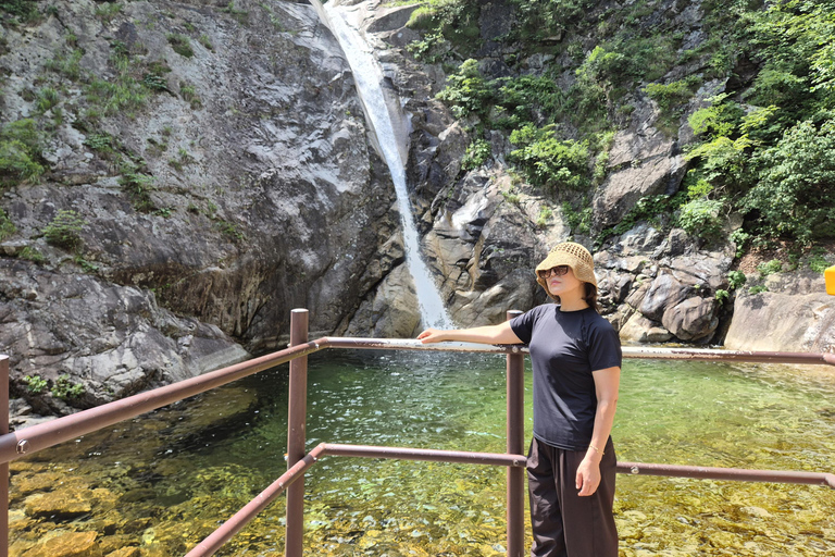 From Seoul: Seoraksan National Park & Sokcho Beach Day Trip