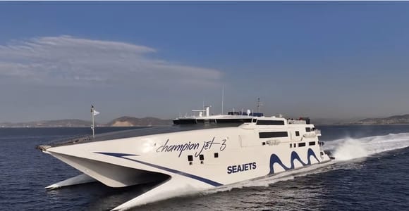 Athens: High-Speed Ferry Journey Between Piraeus and Naxos
