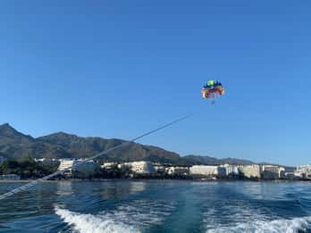 Marbella från höjderna: Parasailing