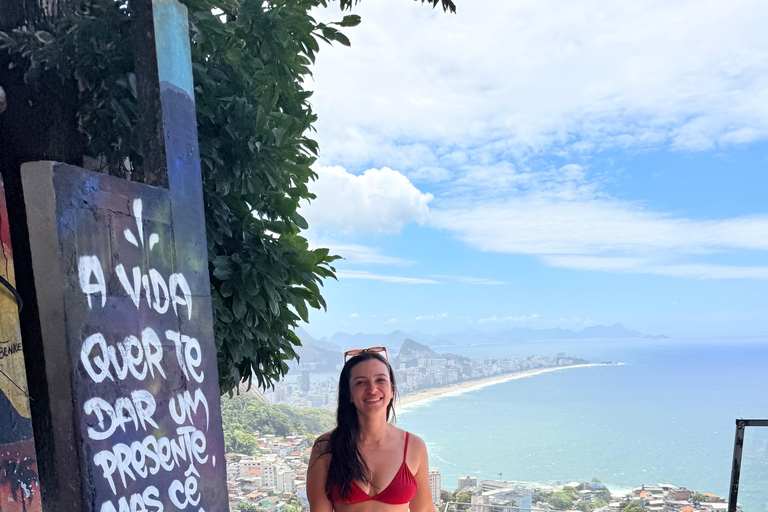 Vidigal Favela Tour with a drink