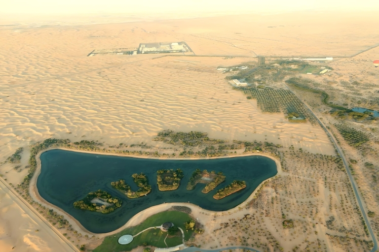 Dubái: tour en globo aerostático con paseo en camello y desayuno