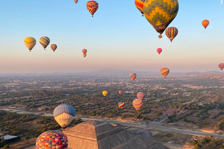 Meksyk: Balon na ogrzane powietrze nad Teotihuacán ze śniadaniemLot balonem na ogrzane powietrze tylko z prezentem-niespodzianką!!!!