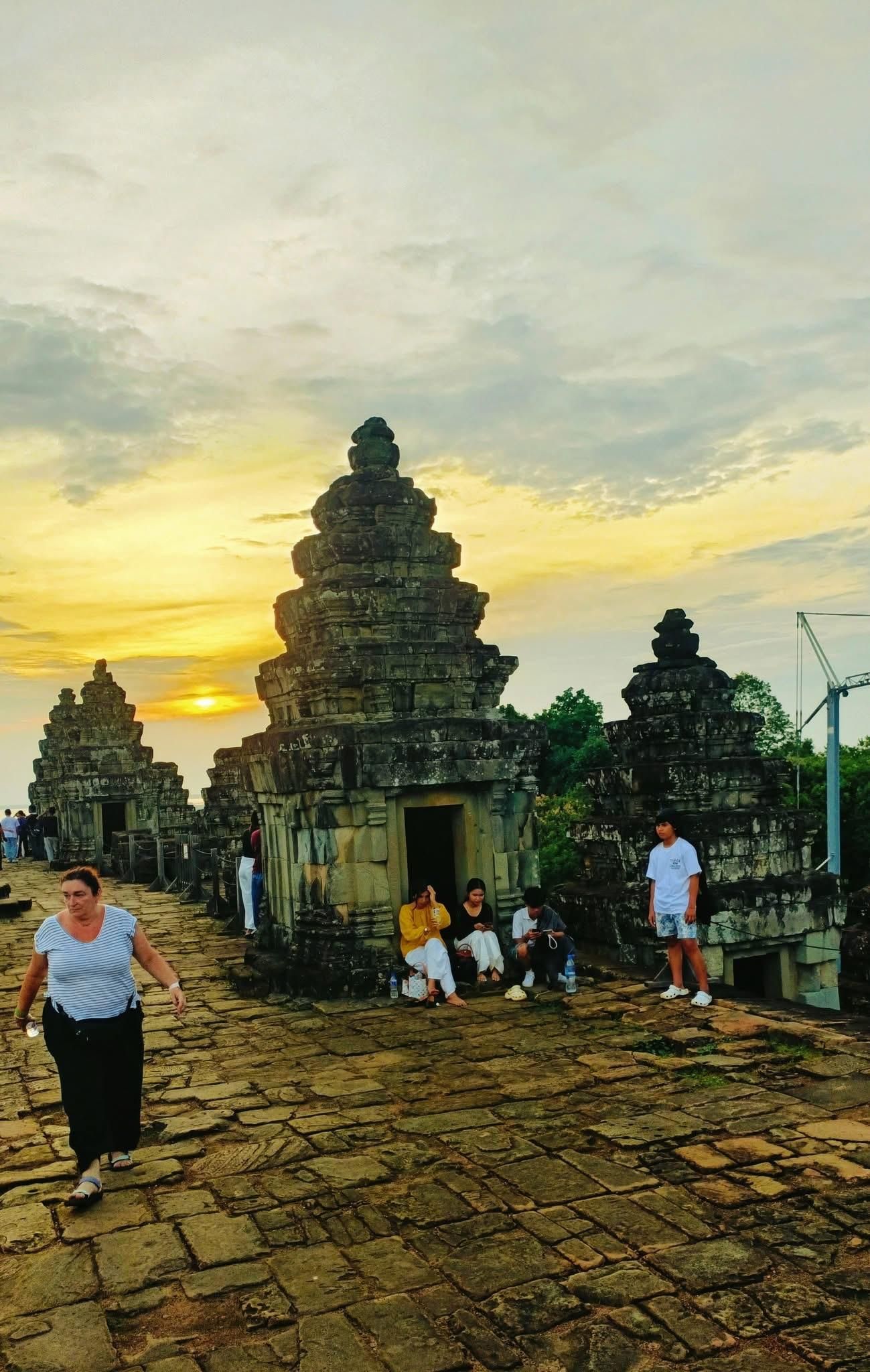 Kleingruppe Ganztagestour Angkor wat Guide Tour mit Sonnenuntergang