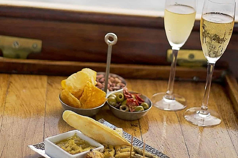 Victoria Falls: Zambezi River Ra-Ikane Cruise with Drinks