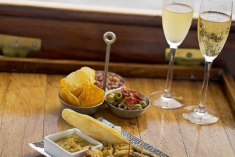 Victoria Falls: Zambezi River Ra-Ikane Cruise with Drinks