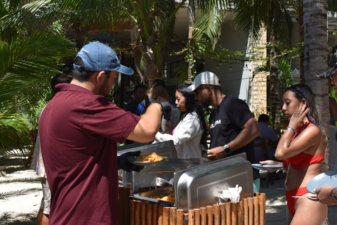 Isla Mujeres: Wycieczka katamaranem tylko dla dorosłych, otwarty bar i nurkowanie z rurkąWycieczka z Playa del Carmen