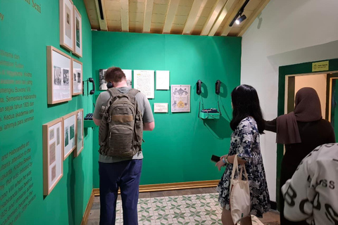 Yogyakarta: Sultan Palace and Water castle Guided Tour Water castle Guided Tour