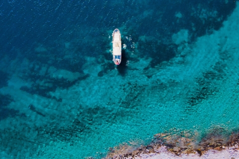 Split: Fiesta en Crucero por la Laguna Azul con parada para nadar y fiesta posteriorSplit: Crucero de fiesta con parada para nadar en la Laguna Azul y fiesta posterior