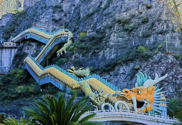 Beijing: Private Transfer to Longqing Gorge and Guyaju Caves