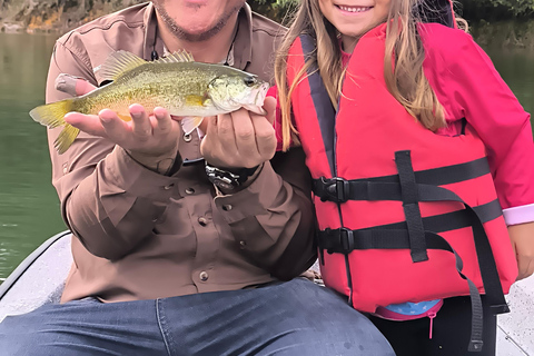 Guatapé: All-inclusive private fishing experience (24-hour advance booking) Guatapé: All-inclusive sport fishing experience (24-hour advance booking)
