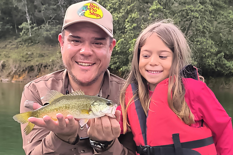 Guatapé: All-inclusive private fishing experience (24-hour advance booking) Guatapé: All-inclusive sport fishing experience (24-hour advance booking)