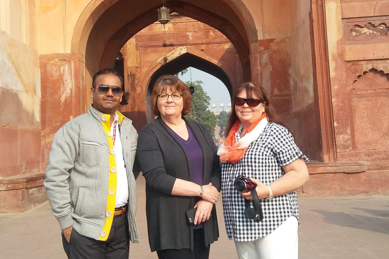 Tour noturno ao Taj Mahal saindo de Mumbai com passeios turísticos em Delhi