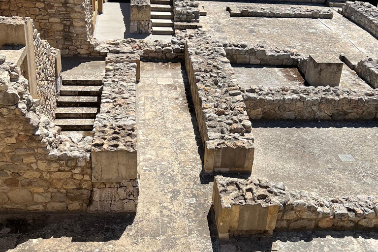 Minoan Crete: Private Tour of Knossos with a Certified Guide Minoan Crete: a private tour by a certified guide in Knossos