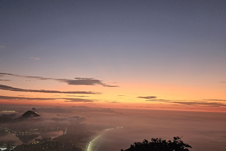 Rio de Janeiro: Morro Dois Irmãos Sunrise Hike Rio de Janeiro: Morro Dois Irmãos Sunrise Hike & Favela Tour