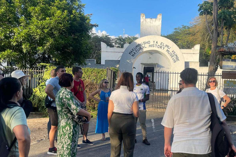 Arusha: City Tour with Lunch, Clock Tower & Museum