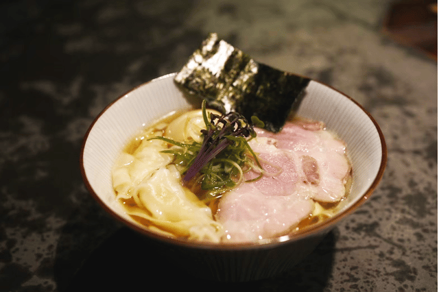 Sapporo: Ramen Tasting Tour with 3 Mini Bowls of Ramen