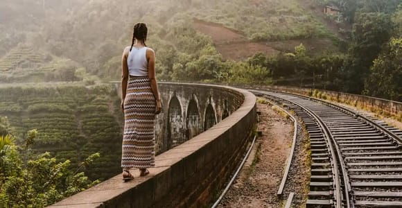 Ella: Little Adam&#39;s Peak Hike, 9 Arches Bridge & Tea Factory
