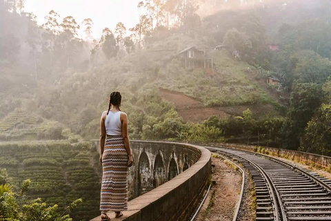 Ella: Puente de los 9 Arcos, Pequeño Pico de Adán y Fábrica de Té