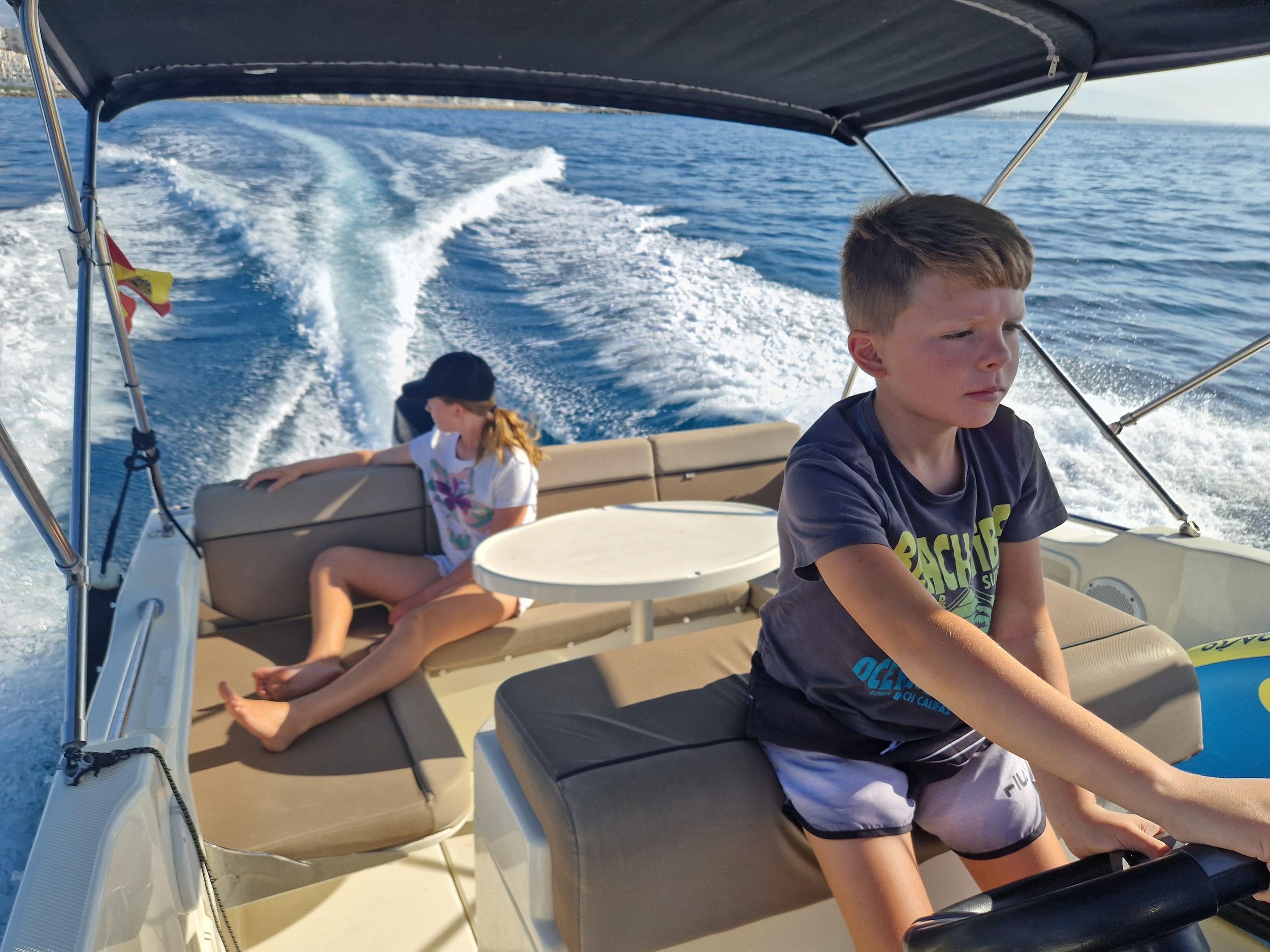 Estepona: Private Motorboot-Charter mit Kapitän