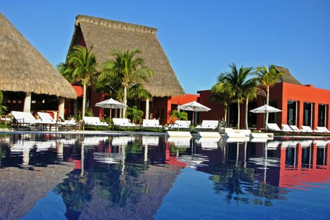Private Shuttle from CUN Airport to Zoëtry Paraíso