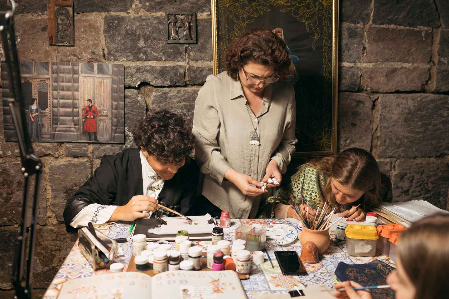 Fagleg myndataka í armenskum þjóðbúningum