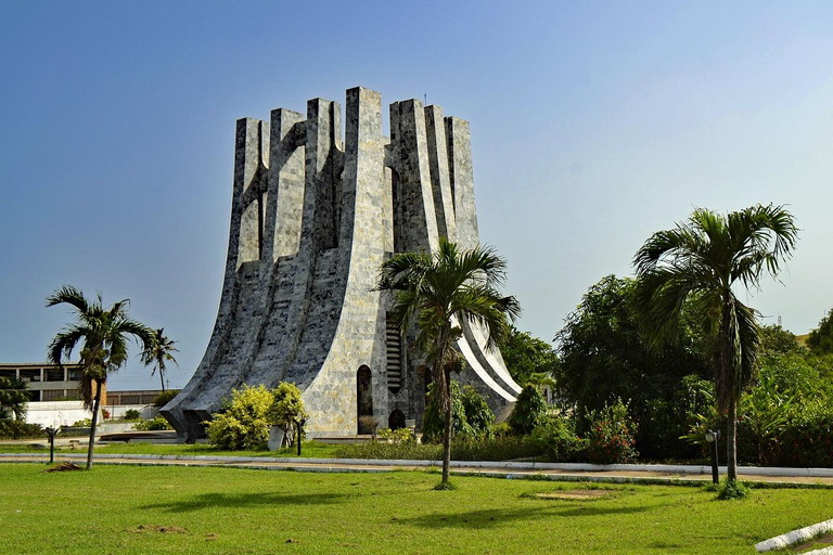 Accra: Kwame Nkrumah Memorial Park und lokale Boxhalle