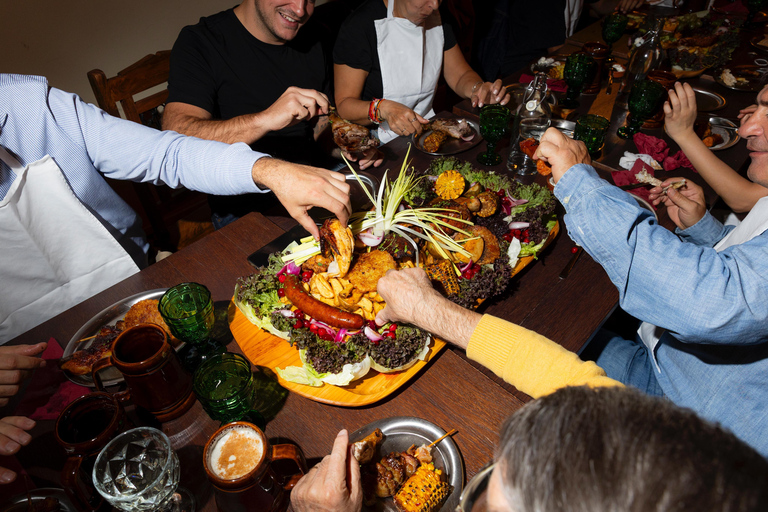 Budapest: Royal Feast Dinner with Drinks & Live Shows