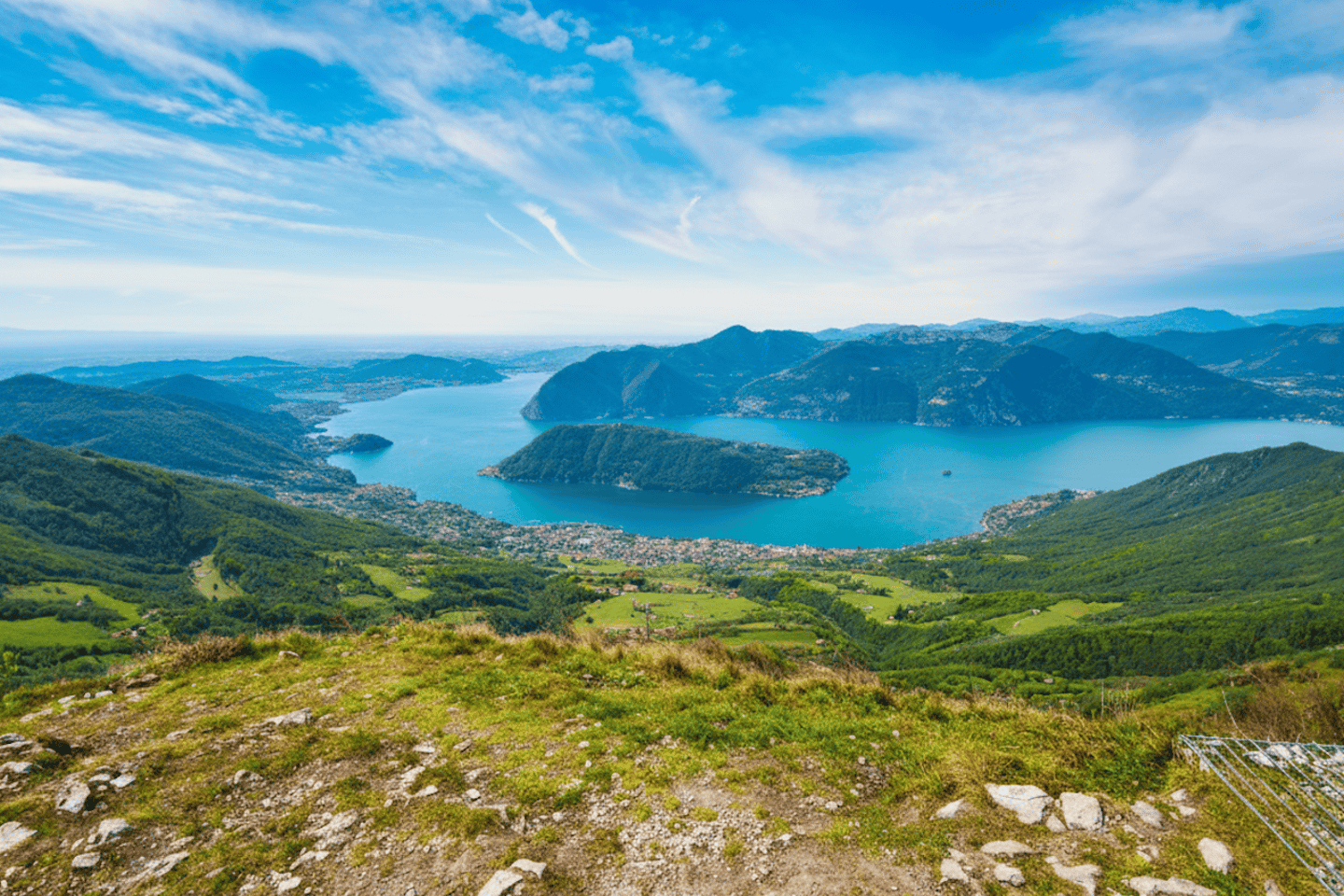 Lago d'Iseo: escursione a Punta Almana con vista e pranzo locale.