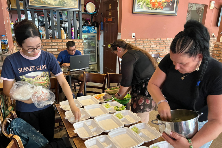 Excursão à costa do Porto de Phu My: visita à cidade e aula de culináriaPasseio de mota