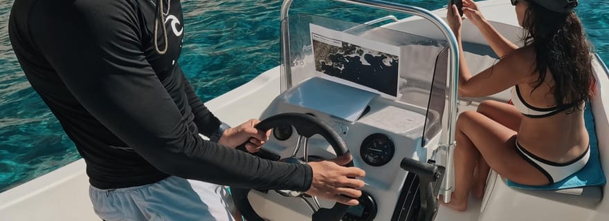 Milos : Location de bateau avec skipper en option