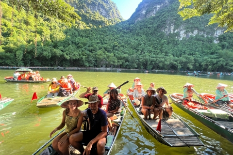 Von Hanoi aus: Hoa Lu, Mua Höhle und Tam Coc GanztagesausflugHoa Lu, Mua Höhle und Tam Coc Ganztagesausflug mit Abholung