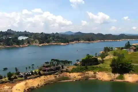 De Guatape: Mansão Pablo Escobar, Paintball e Passeio de Barco