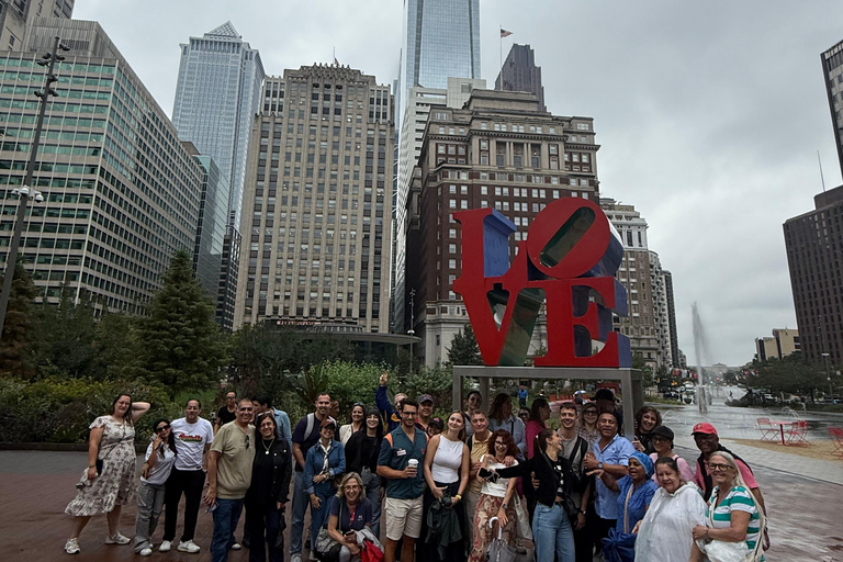 From NY: Lancaster Pennsylvania and Philadelphia day Tour English Tour