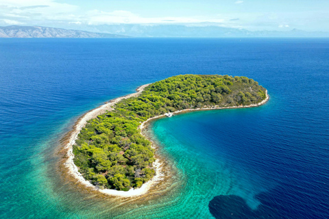 Makarska: 3-Island Speedboat Tour with Cave and Blue Lagoon Tour with Pick-up