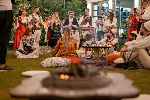 تيرانا: جولة في المدينة وعرض تقليدي ألباني ليليتيرانا: جولة في المدينة وعرض ألباني ليلي تقليدي