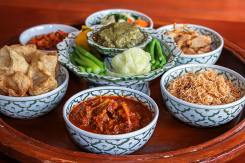 Chiang Mai: Khantoke Dinner with Traditional Performance Khantoke Dinner Set