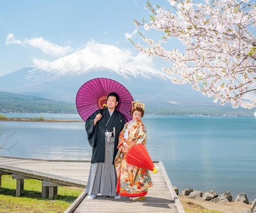 Take a Photo in a Kimono with Mt. Fuji in the Background