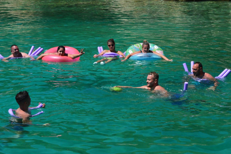 Depuis Lefkimmi : Excursion en bateau vers Sivota et la lagune bleueCroisière privée Sivota - Lagon bleu (de Lefkimmi - Kavos)