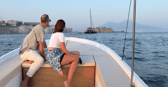 Neapel: Private Bootstour entlang der Küste mit Badestopp