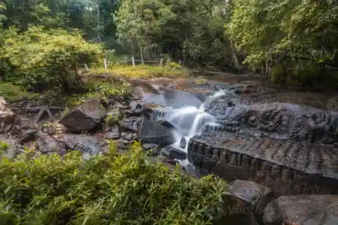 Siem Reap: Cachoeira Kulen em um tour particular