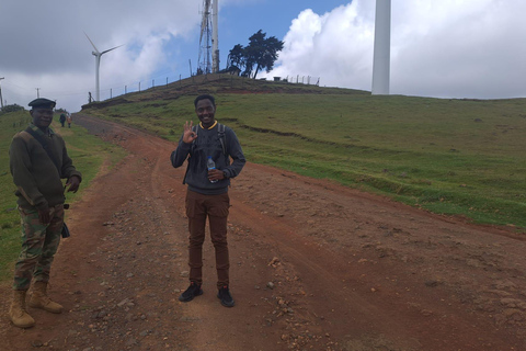 نيروبي: جولة مشي طويلة بصحبة مرشدين في تلال نغونغ مع حبل انزلاق اختياري
