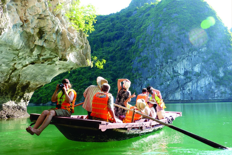 Hanoi: Crociera nella baia di Halong e Lan Ha con trasferimento in limousine