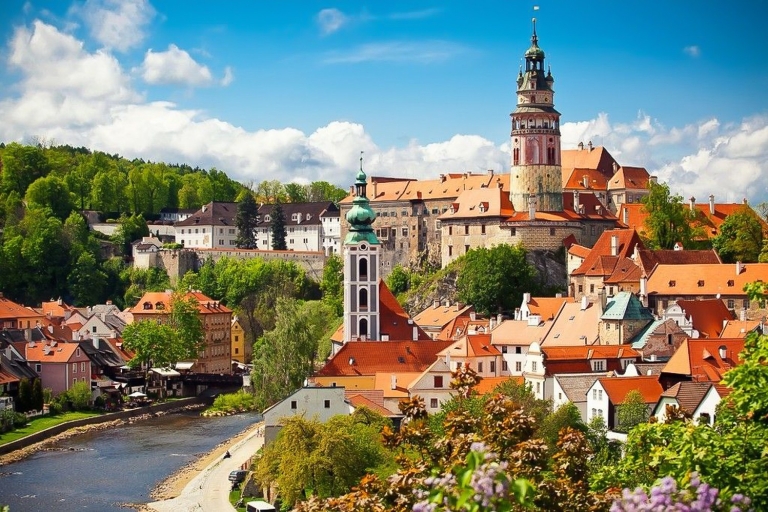 Český Krumlov: Tagesausflug ab Prag mit Tavernen-MittagessenTour auf Russisch