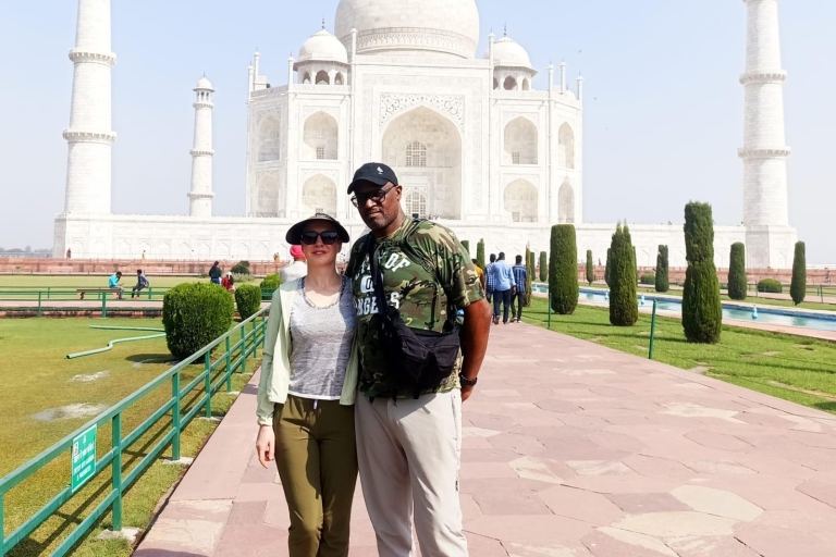 Depuis Delhi : visite privée du Taj Mahal et d'Agra en train expressVisite avec sièges de deuxième classe sans entrée ni déjeuner